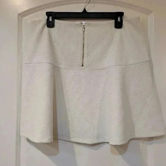 BANANA REPUBLIC WOMEN'S WINTER WHITE POLY/SPANDEX WAFFLE KNIT A-LINE SKIRT EUC - Picture 8 of 10